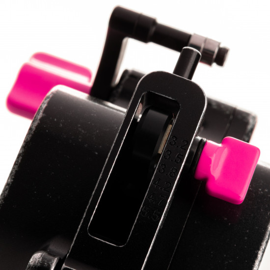 Avenger 4 Pro Cyber Scars Neon Pink